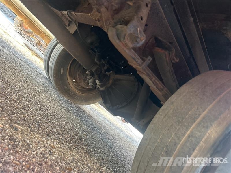 Isuzu NPR HD Camiones caja cerrada