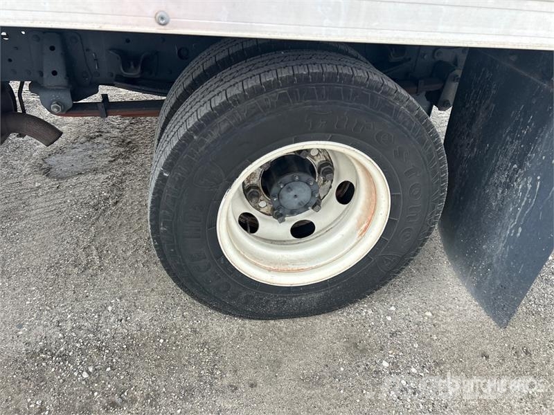 Isuzu NPR HD Camiones caja cerrada