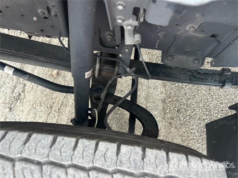 Isuzu NPR HD Camiones caja cerrada