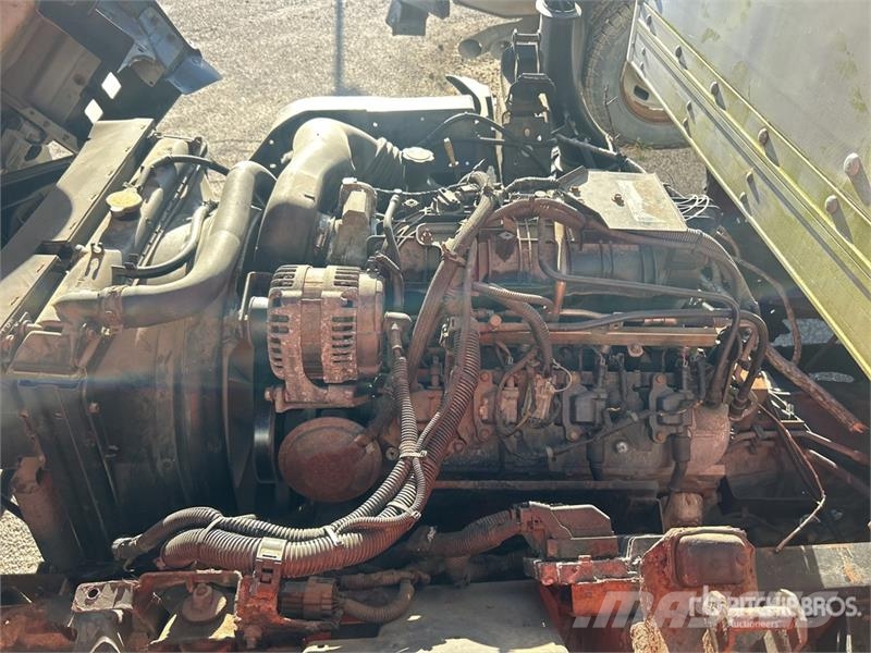 Isuzu NPR HD Camiones caja cerrada