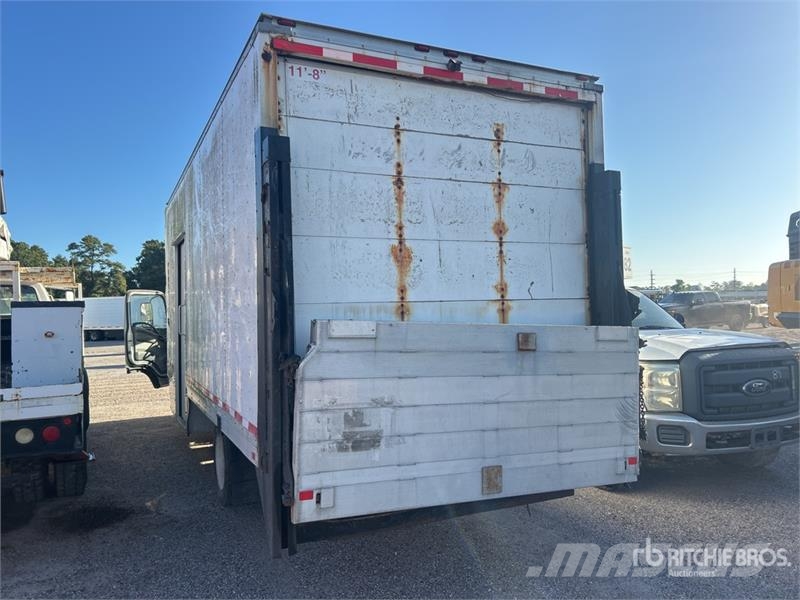 Isuzu NPR HD Camiones caja cerrada