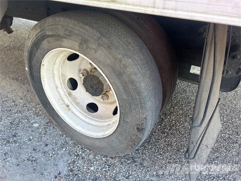 Isuzu NPR HD Camiones caja cerrada