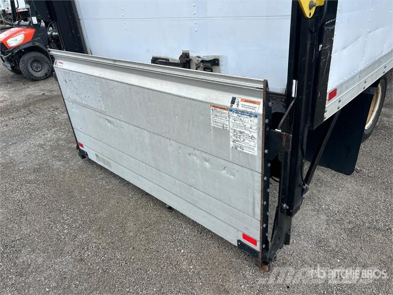 Isuzu NPR HD Camiones caja cerrada