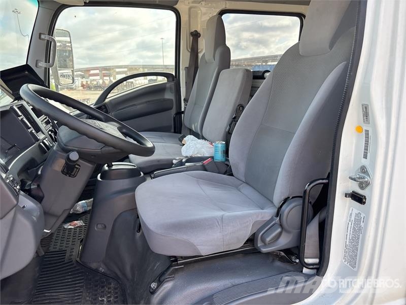 Isuzu NPR HD 4x2 Van Truck Camiones con caja de remolque