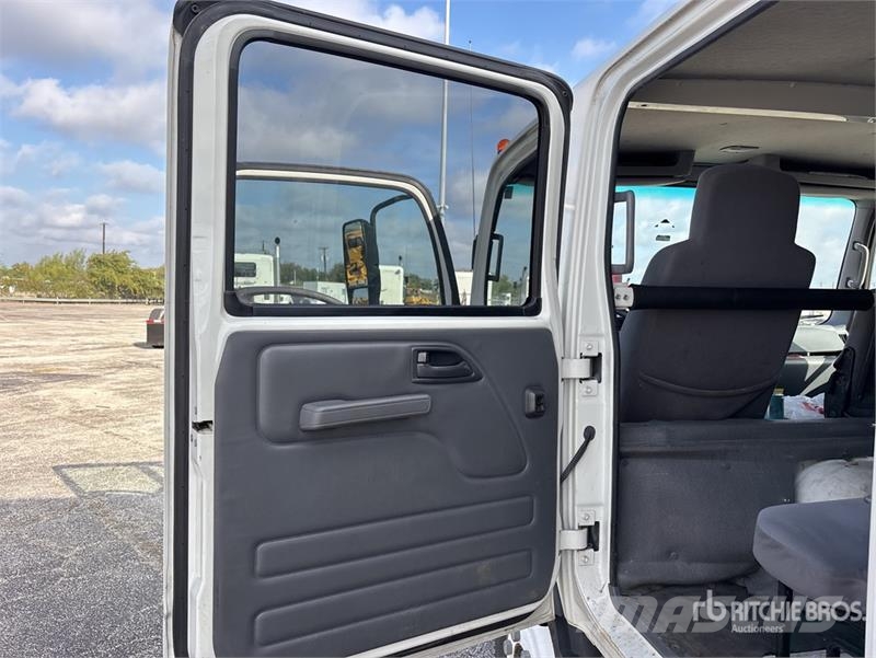 Isuzu NPR HD 4x2 Van Truck Camiones con caja de remolque
