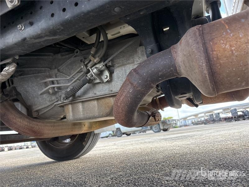 Isuzu NPR HD 4x2 Van Truck Camiones con caja de remolque