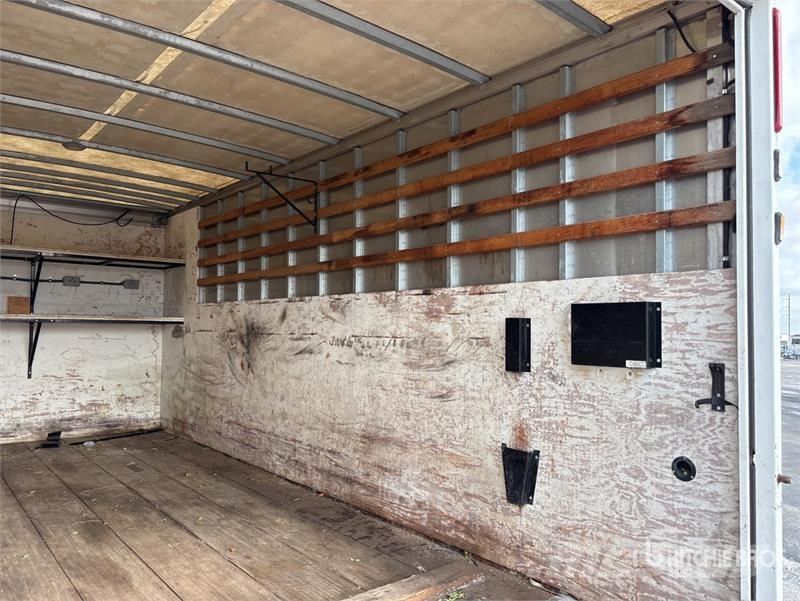 Isuzu NPR HD 4x2 Van Truck Camiones con caja de remolque