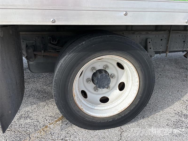 Isuzu NPR HD 4x2 Van Truck Camiones con caja de remolque