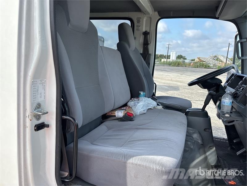 Isuzu NPR HD 4x2 Van Truck Camiones con caja de remolque