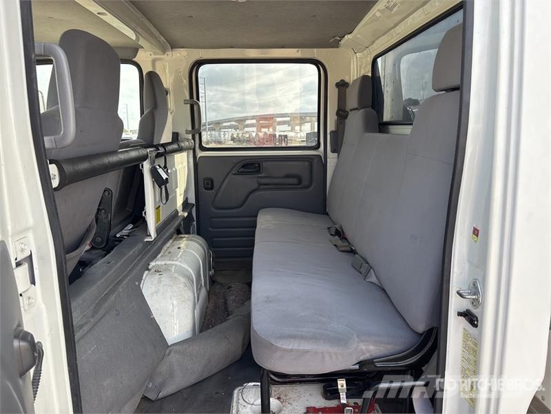 Isuzu NPR HD 4x2 Van Truck Camiones con caja de remolque