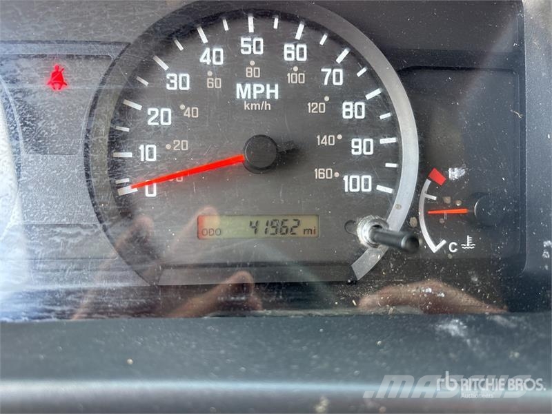 Isuzu NPR HD 4x2 Van Truck Camiones con caja de remolque