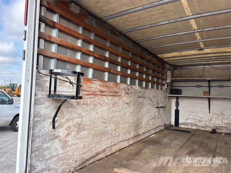 Isuzu NPR HD 4x2 Van Truck Camiones con caja de remolque