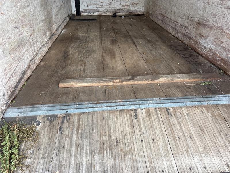 Isuzu NPR HD 4x2 Van Truck Camiones con caja de remolque