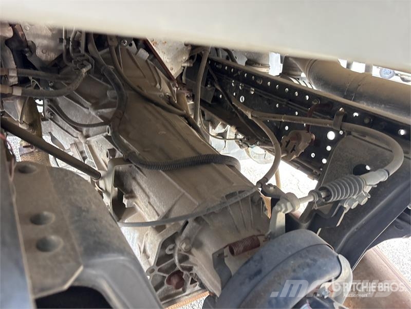 Isuzu NPR HD 4x2 Van Truck Camiones con caja de remolque
