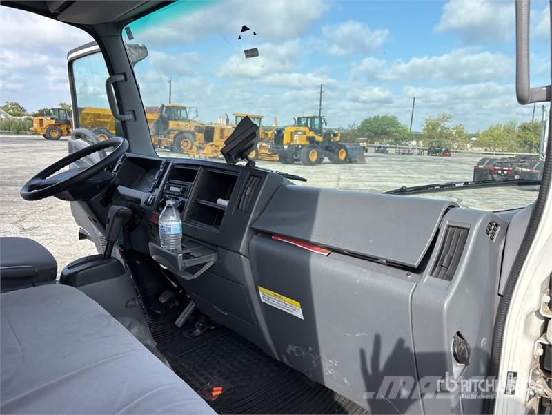 Isuzu NPR HD 4x2 Van Truck Camiones con caja de remolque