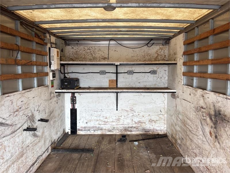 Isuzu NPR HD 4x2 Van Truck Camiones con caja de remolque