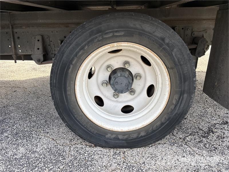 Isuzu NPR HD 4x2 Van Truck Camiones con caja de remolque