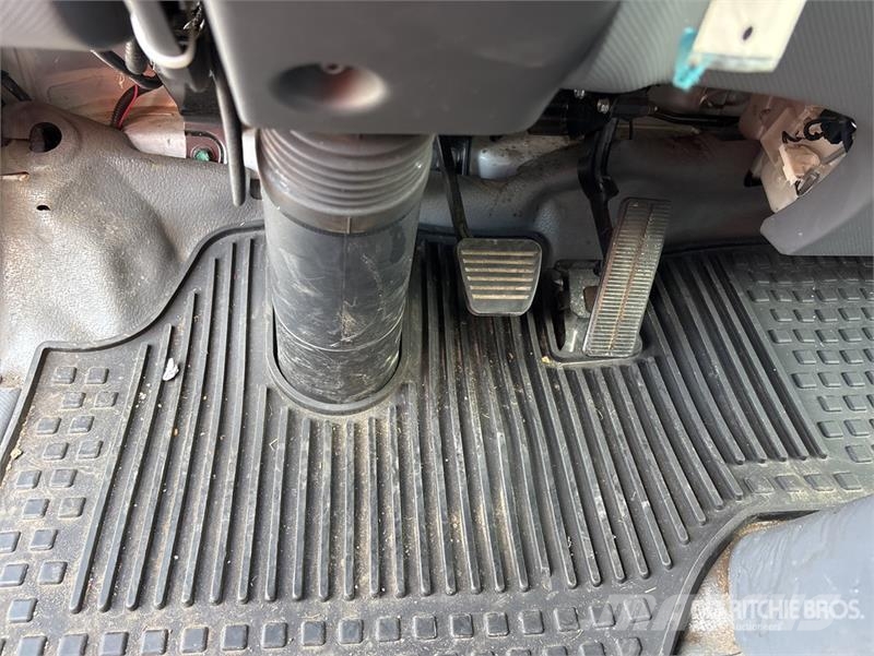 Isuzu NPR HD 4x2 Van Truck Camiones con caja de remolque