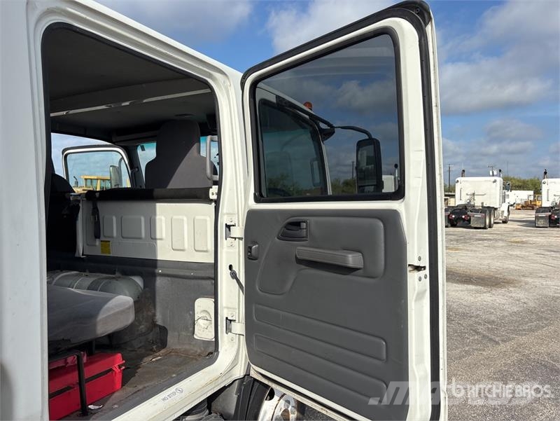 Isuzu NPR HD 4x2 Van Truck Camiones con caja de remolque