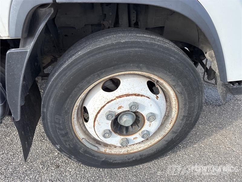 Isuzu NPR HD 4x2 Van Truck Camiones con caja de remolque