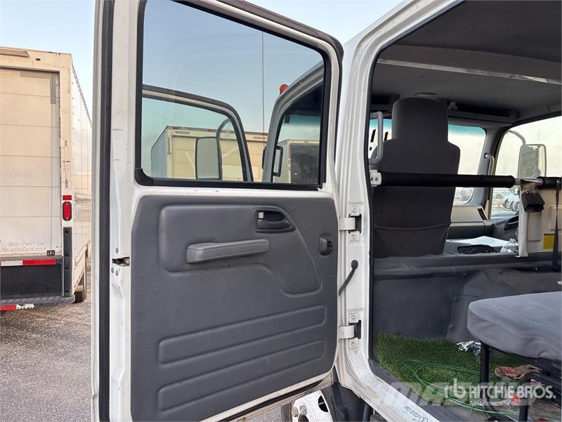 Isuzu NPR HD 4x2 Van Truck Box trucks