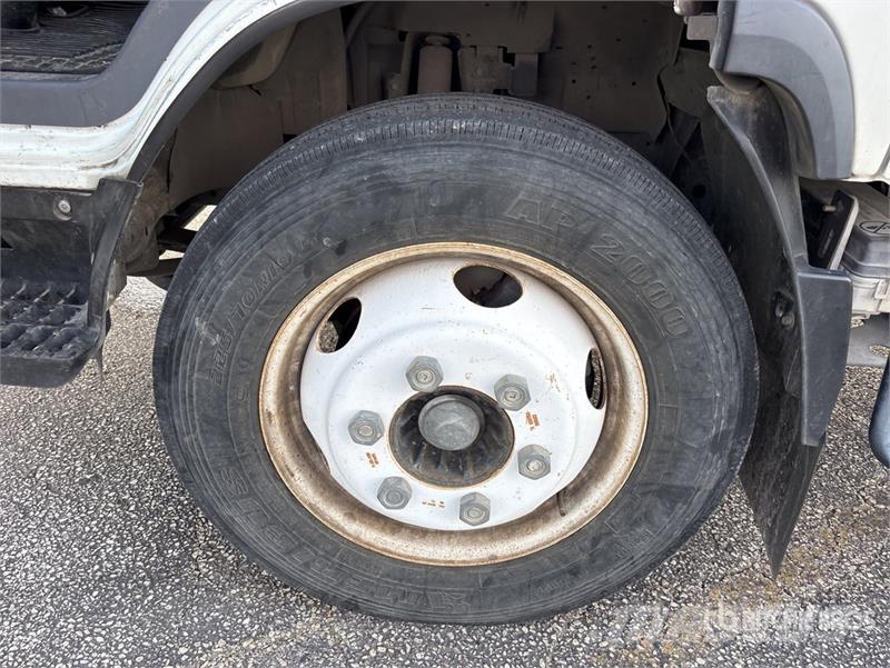 Isuzu NPR HD 4x2 Van Truck Camiones con caja de remolque