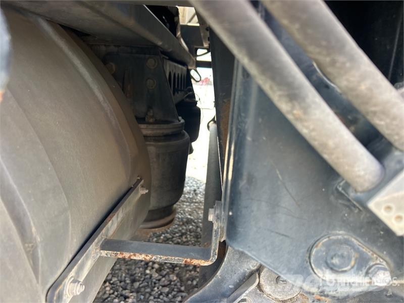 Isuzu NQR Pometalni stroji