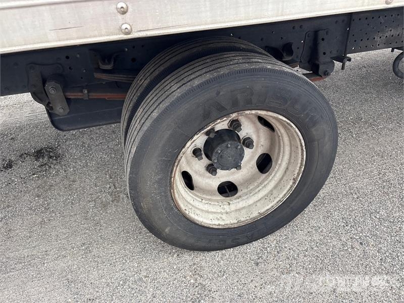 Isuzu NQR شاحنات ذات هيكل صندوقي