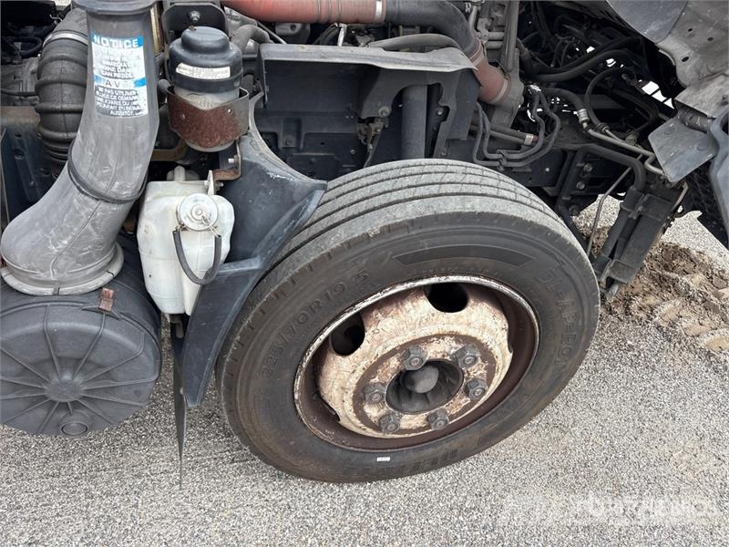 Isuzu NQR شاحنات ذات هيكل صندوقي
