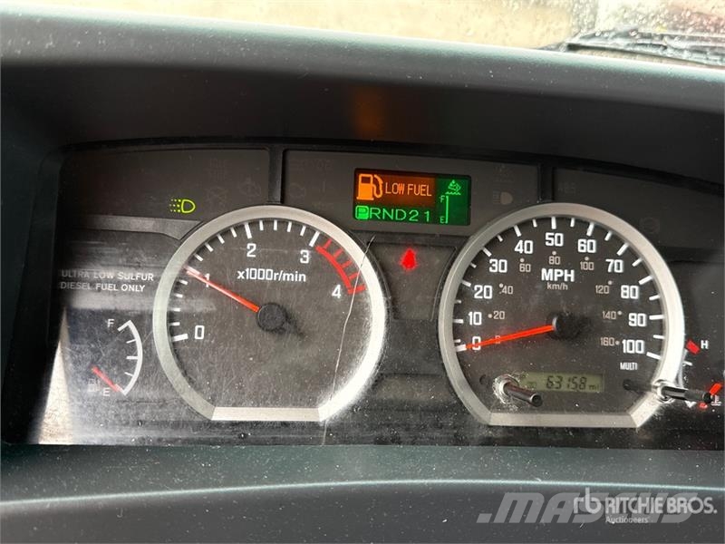Isuzu NQR Tovornjaki zabojniki