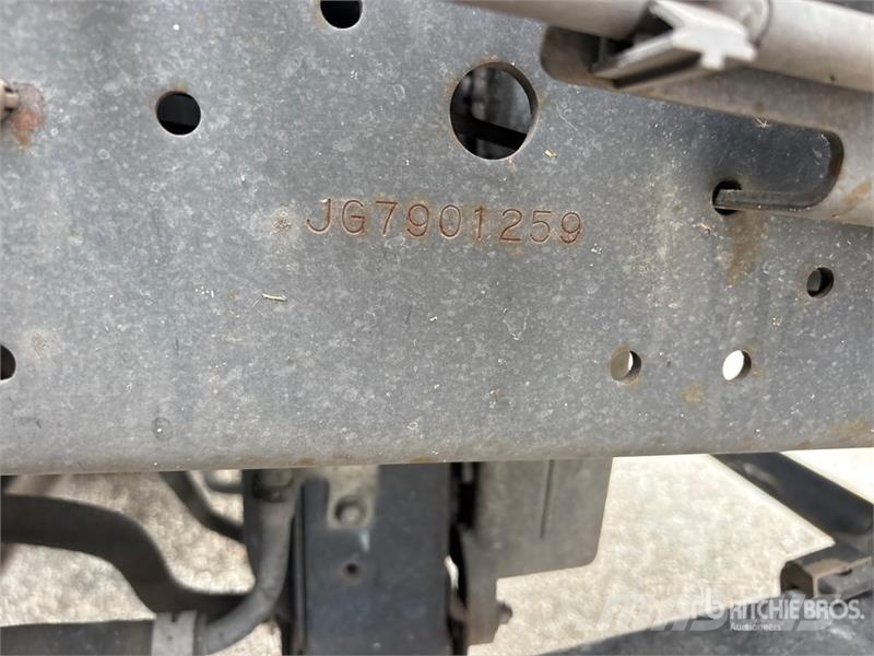 Isuzu NQR شاحنات ذات هيكل صندوقي
