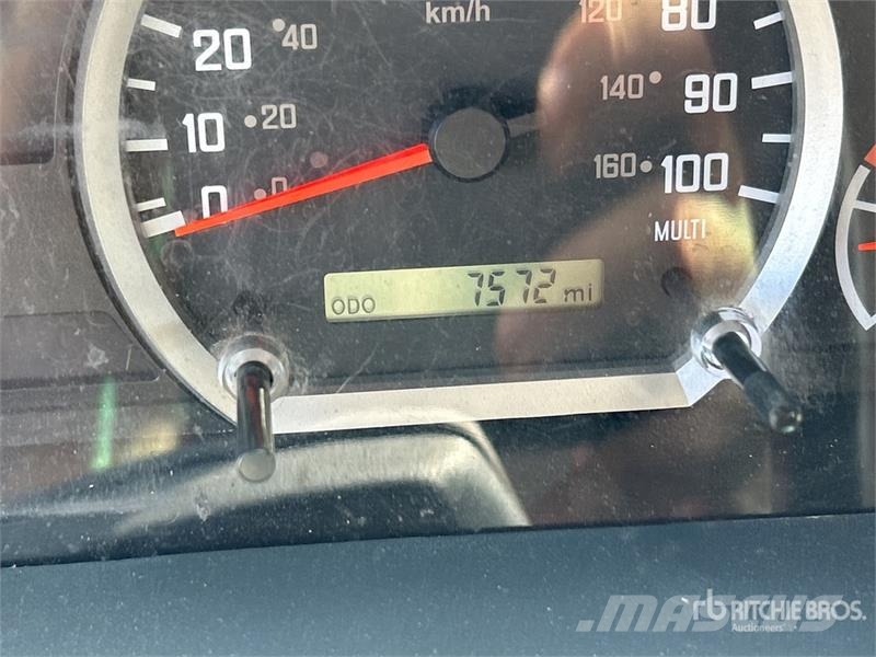 Isuzu NQR Pometalni stroji