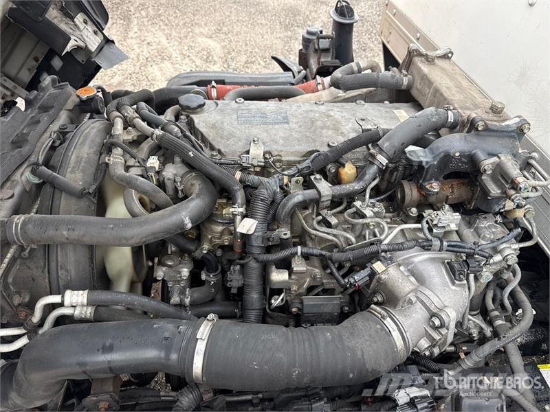 Isuzu NQR Tovornjaki zabojniki
