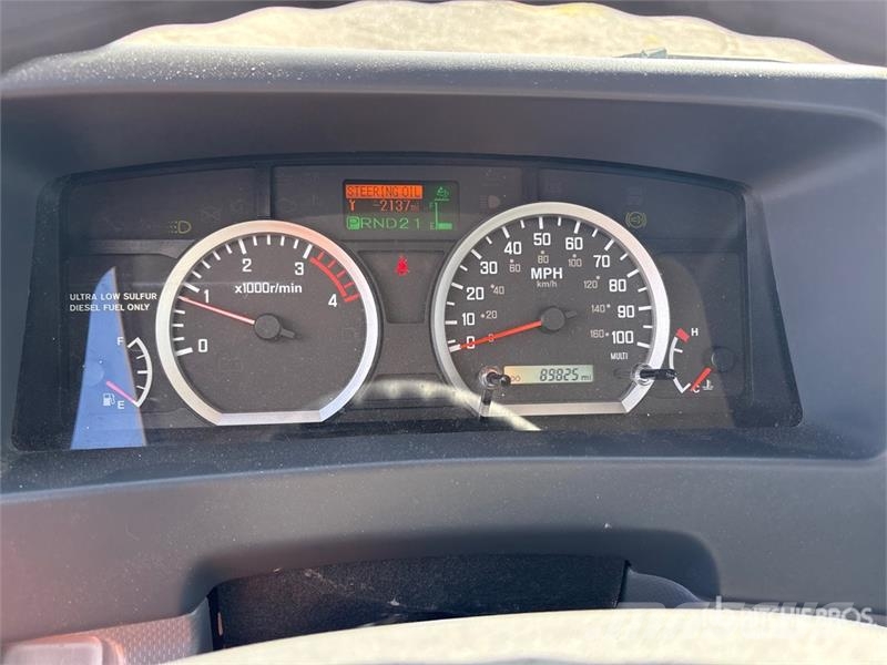 Isuzu NQR Evakuators ar manipulatoru