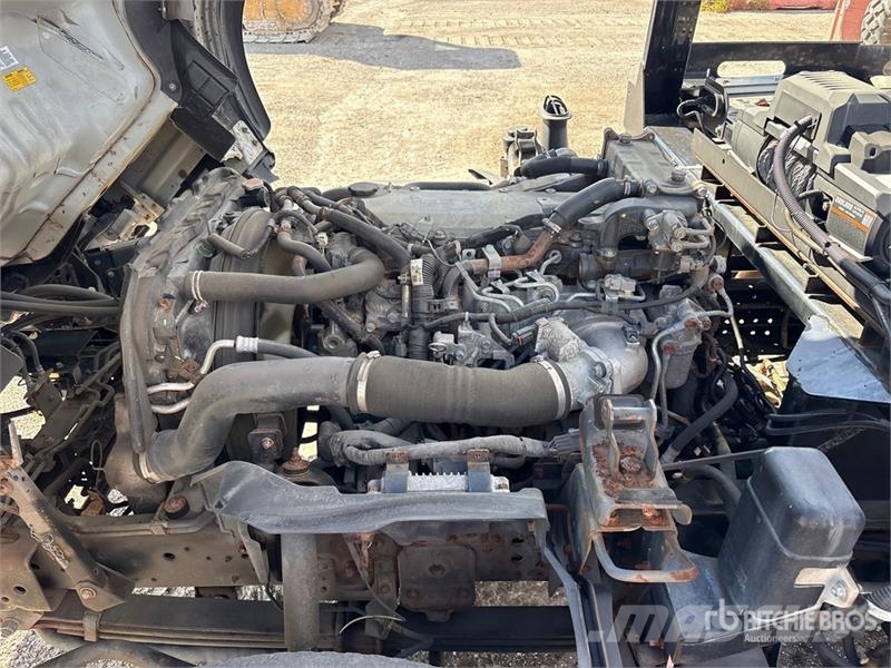 Isuzu NQR Evakuators ar manipulatoru
