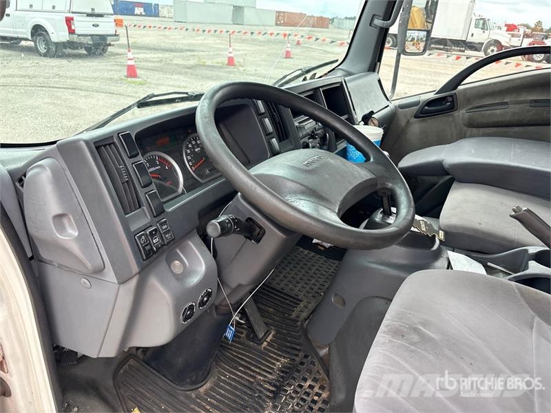 Isuzu NQR شاحنات ذات هيكل صندوقي