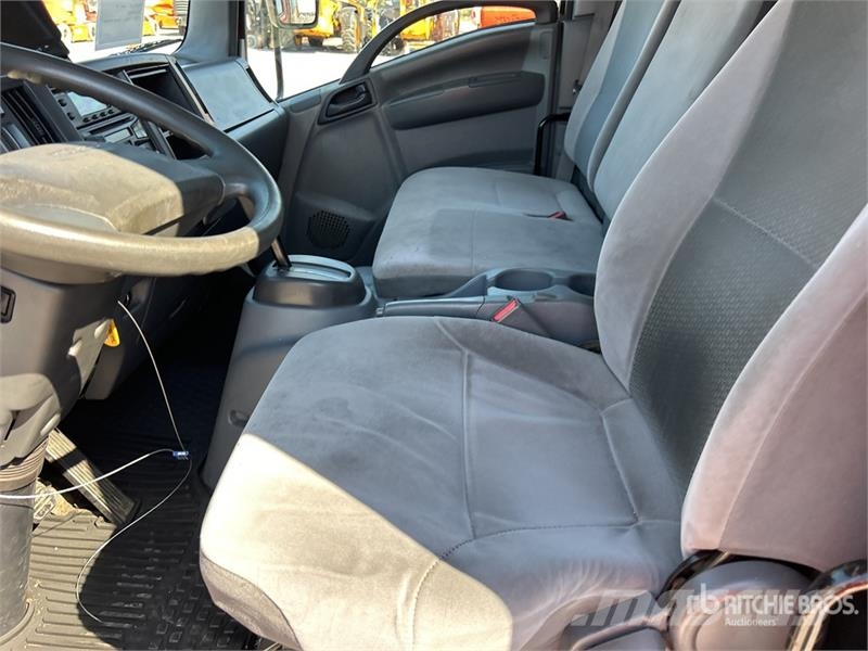 Isuzu NQR Caminhões com temperatura controlada