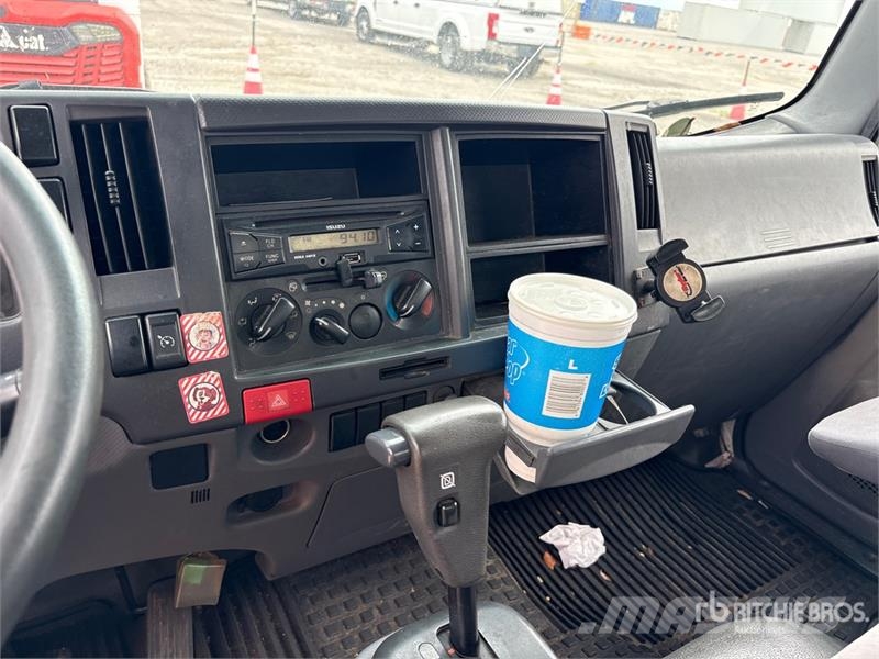 Isuzu NQR شاحنات ذات هيكل صندوقي
