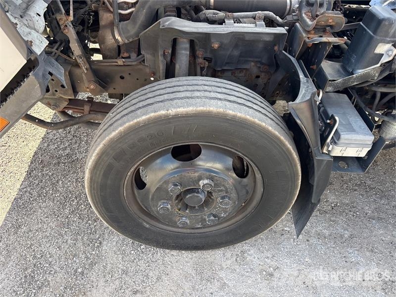 Isuzu NQR Evakuators ar manipulatoru