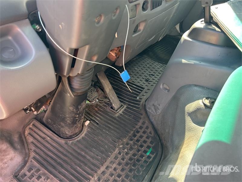 Isuzu NQR Pometalni stroji