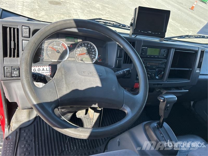 Isuzu NQR Caminhões com temperatura controlada