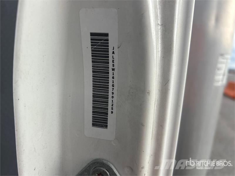Isuzu NQR شاحنات ذات هيكل صندوقي