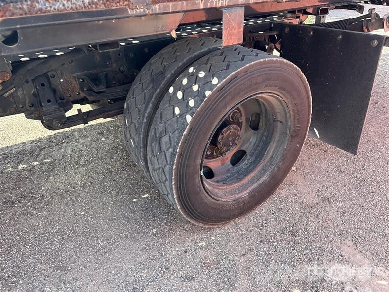 Isuzu NQR Evakuators ar manipulatoru