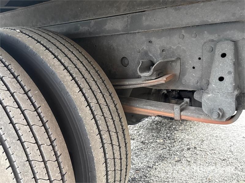 Isuzu NQR Tovornjaki zabojniki