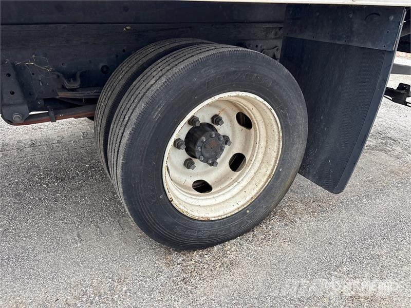 Isuzu NQR شاحنات ذات هيكل صندوقي