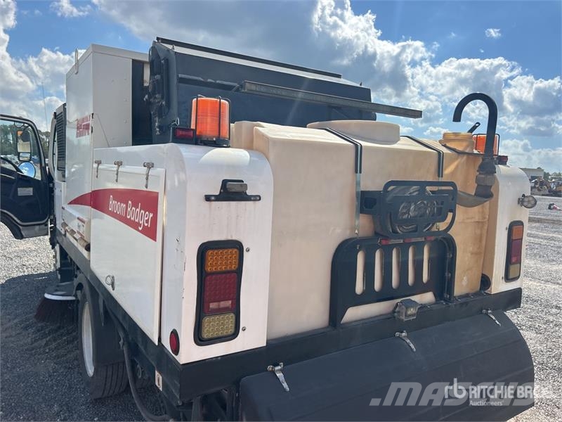 Isuzu NQR Pometalni stroji