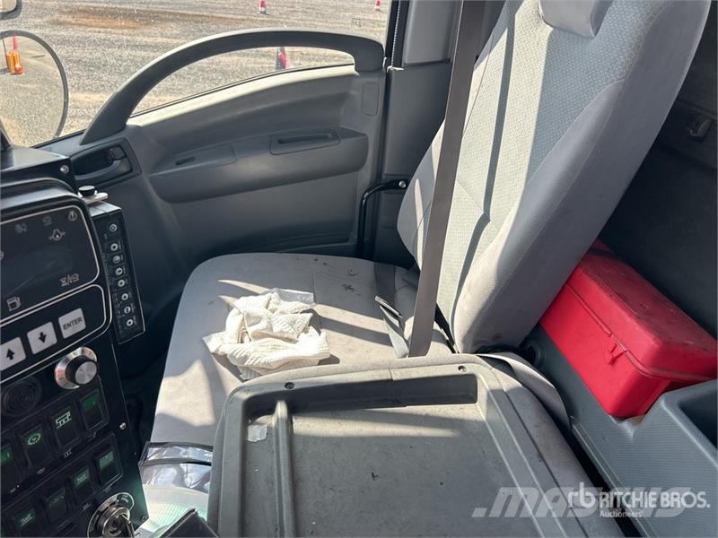 Isuzu NQR Pometalni stroji