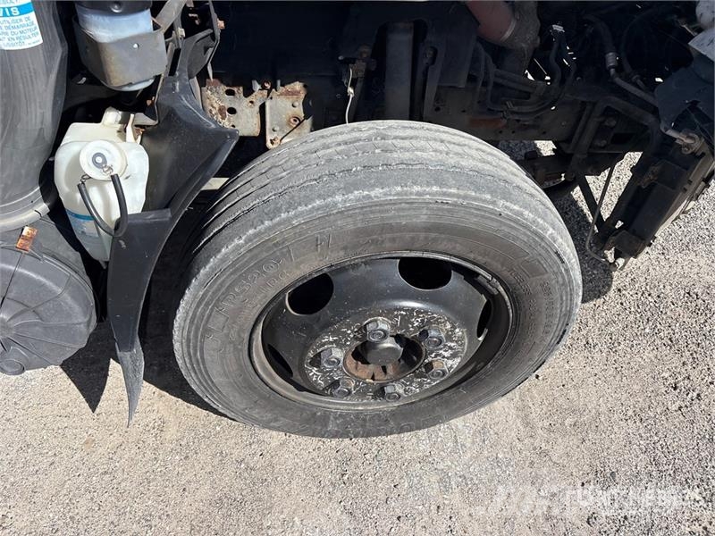 Isuzu NQR Evakuators ar manipulatoru
