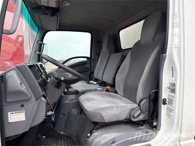 Isuzu NQR Tovornjaki zabojniki