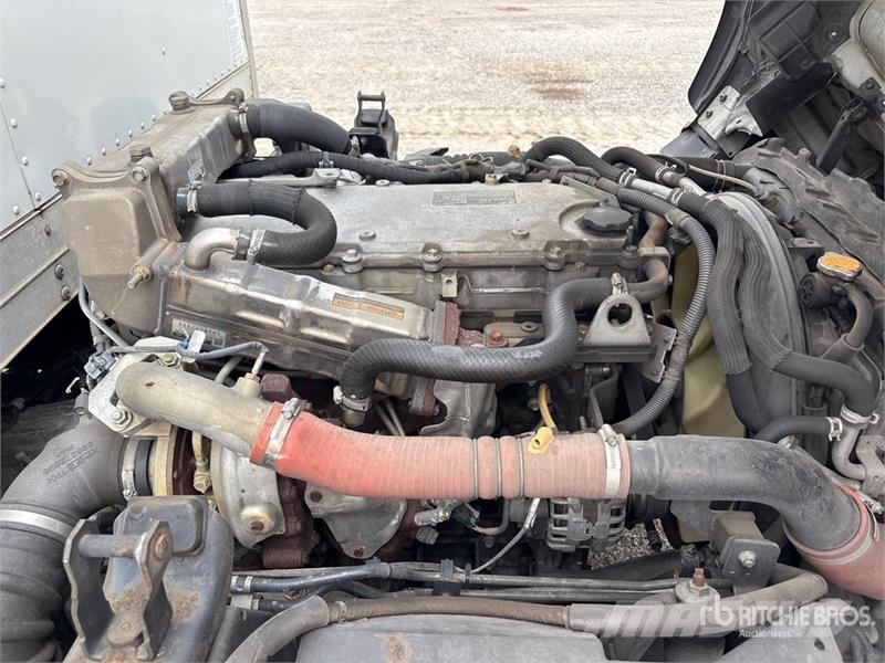 Isuzu NQR شاحنات ذات هيكل صندوقي